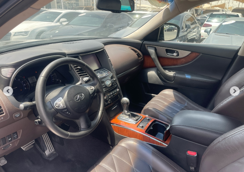 2014 Infiniti QX70 3.7 Litres V6 Petrol Engine Black Brown Luxury SUV Automatic GCC Specs