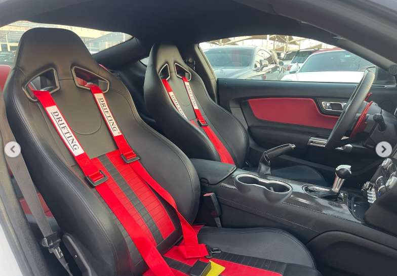 2016 Ford Mustang GT 5.0 Litres V8 Petrol Engine White Red Coupe RWD Automatic