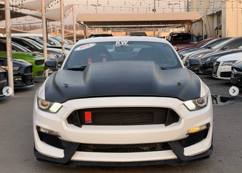 2016 Ford Mustang GT 5.0 Litres V8 Petrol Engine White Red Coupe RWD Automatic