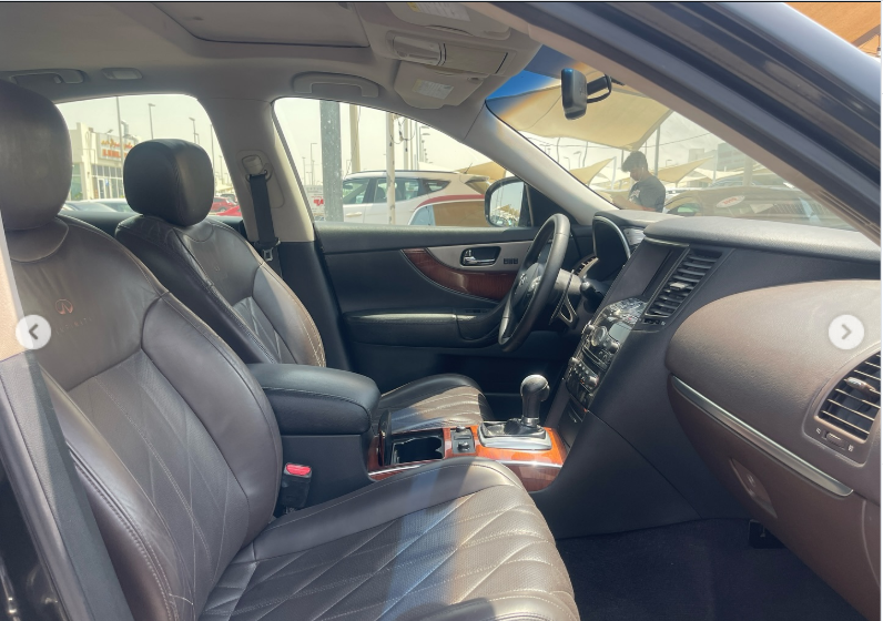 2014 Infiniti QX70 3.7 Litres V6 Petrol Engine Black Brown Luxury SUV Automatic GCC Specs