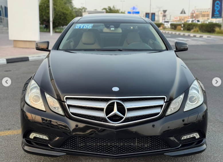 2011 Mercedes-Benz E550 5.5-liter Naturally Aspirated V8 Petrol Engine Black Beige Coupe