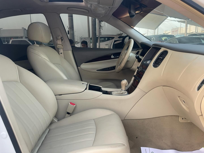 2015 Infiniti QX50 3.7-liter V6 Engine White Beige Luxury Crossover