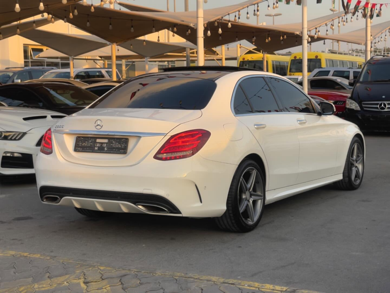 2015 Mercedes-Benz C300 2.0 Liters 4-cylinder Petrol Engine White Red Sedan