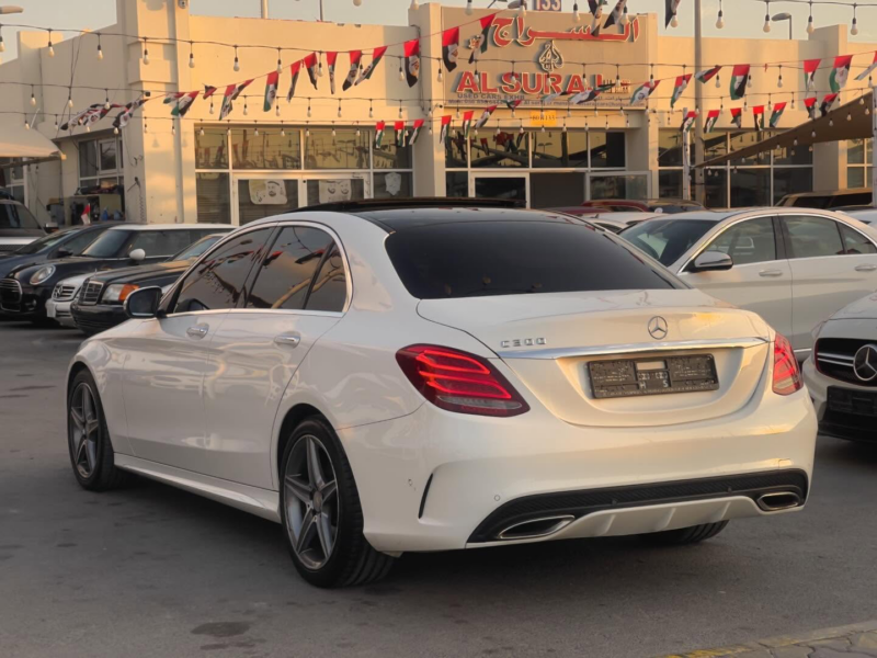 2015 Mercedes-Benz C300 2.0 Liters 4-cylinder Petrol Engine White Red Sedan