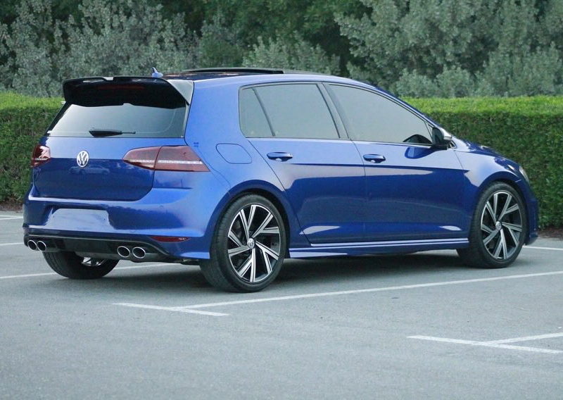 2016 Volkswagen Golf R 2.0-liter turbocharged 4 Cylinder Petrol Engine Blue Black Hatchback