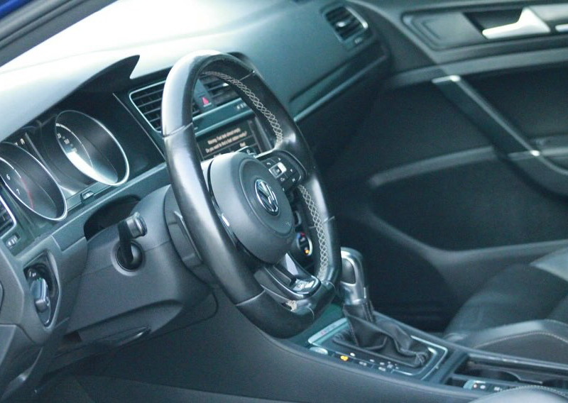 2016 Volkswagen Golf R 2.0-liter turbocharged 4 Cylinder Petrol Engine Blue Black Hatchback