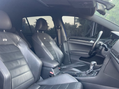 2016 Volkswagen Golf R 2.0-liter turbocharged 4 Cylinder Petrol Engine Blue Black Hatchback