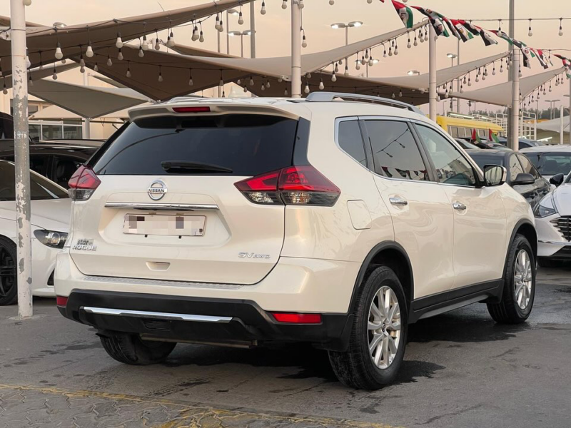 2018 Nissan Rogue 2.5 Litres 4-cylinder Petrol Engine White Black SUV
