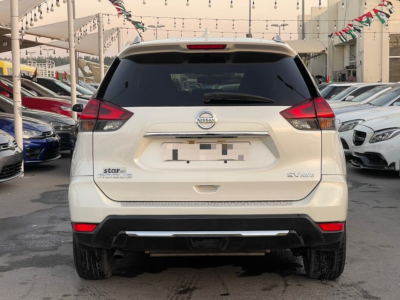 2018 Nissan Rogue 2.5 Litres 4-cylinder Petrol Engine White Black SUV