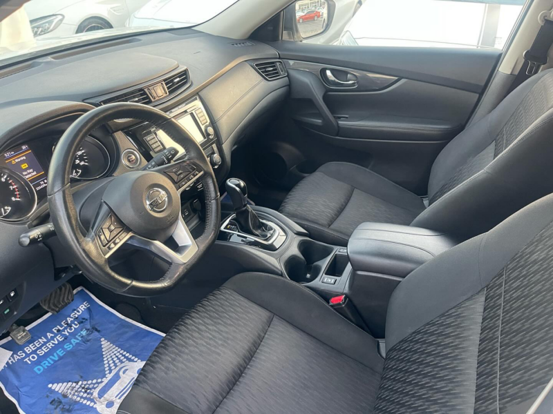 2018 Nissan Rogue 2.5 Litres 4-cylinder Petrol Engine White Black SUV