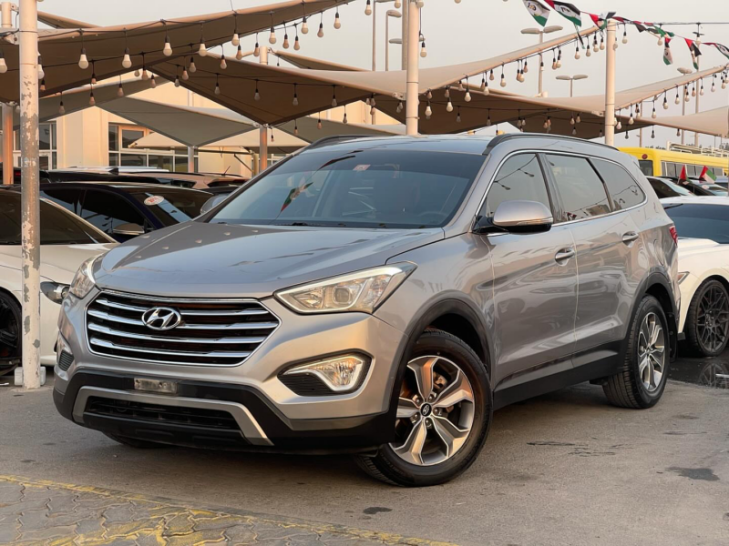 2015 Hyundai Santa Fe 2.4 Litres 4 Cylinders Petrol Engine Grey SUV GCC Specs