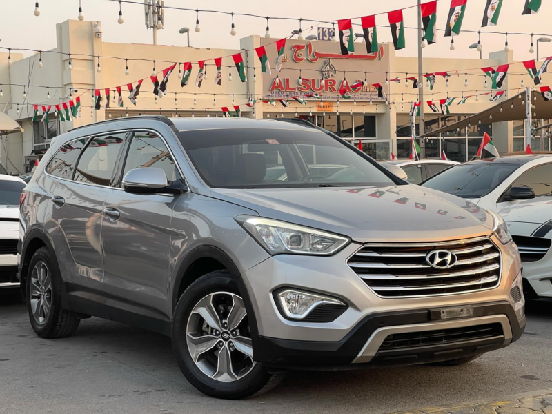 2015 Hyundai Santa Fe 2.4 Litres 4 Cylinders Petrol Engine Grey SUV GCC Specs
