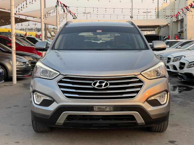 2015 Hyundai Santa Fe 2.4 Litres 4 Cylinders Petrol Engine Grey SUV GCC Specs
