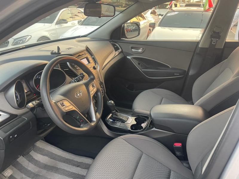 2015 Hyundai Santa Fe 2.4 Litres 4 Cylinders Petrol Engine Grey SUV GCC Specs