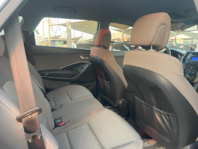 2015 Hyundai Santa Fe 2.4 Litres 4 Cylinders Petrol Engine Grey SUV GCC Specs