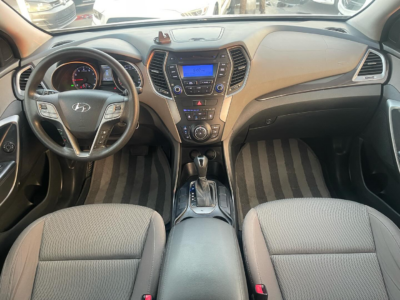 2015 Hyundai Santa Fe 2.4 Litres 4 Cylinders Petrol Engine Grey SUV GCC Specs