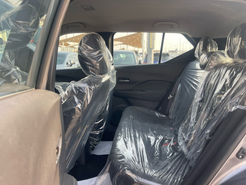 2020 Nissan Kicks 1.6 Liters 4 Cylinder Petrol Engine Grey Black Compact SUV