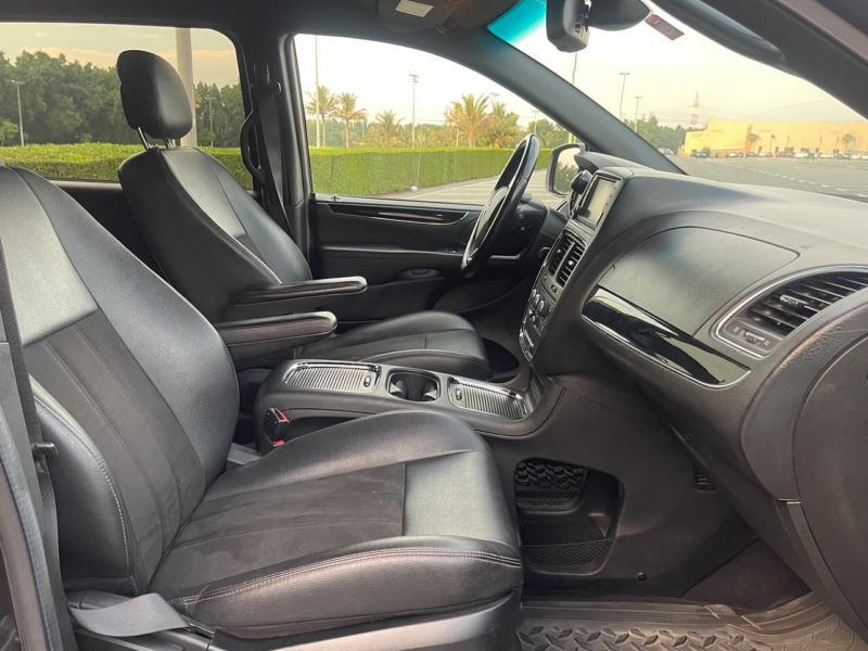 2020 Dodge Grand Caravan 3.6L V6 Pentastar Engine Black Van Canadian Specs