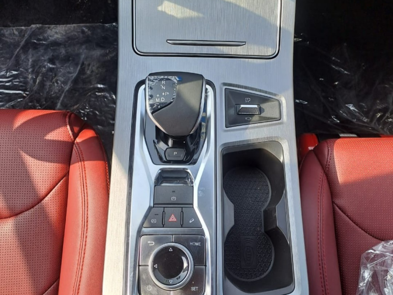 2023 Jetour X70 Plus 1.6L turbocharged 4-cylinder Petrol Engine Black Red SUV