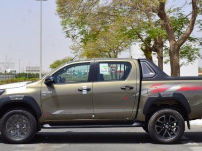 2023 Toyota Hilux 4.0 Litres V6 Petrol Engine AT Green Black Pickup Truck