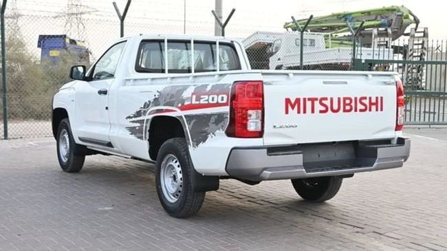 2026 Mitsubishi L200 2.4 Litres 4 Cylinders Diesel Engine SC MT White Black Pickup Truck