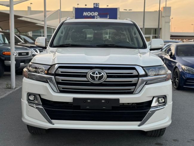 2019 Toyota Land Cruiser EXR 4.0L V6 Petrol Engine White Beige SUV GCC Specs