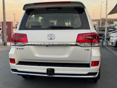 2019 Toyota Land Cruiser EXR 4.0L V6 Petrol Engine White Beige SUV GCC Specs