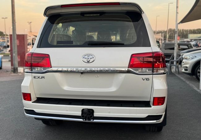 2019 Toyota Land Cruiser EXR 4.0L V6 Petrol Engine White Beige SUV GCC Specs