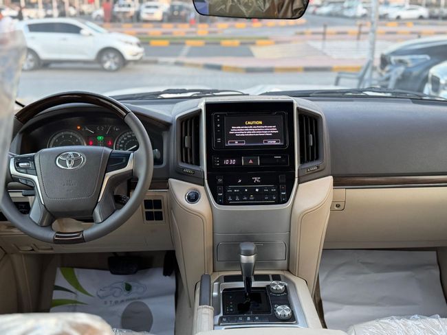 2019 Toyota Land Cruiser EXR 4.0L V6 Petrol Engine White Beige SUV GCC Specs