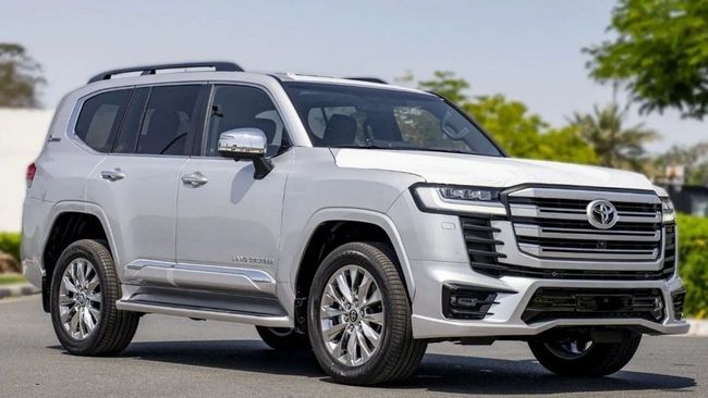 2023 Toyota Land Cruiser 3.5L VX 3.5-liter twin-turbo V6 Engine Silver Red SUV