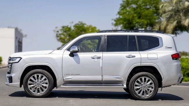 2023 Toyota Land Cruiser 3.5L VX 3.5-liter twin-turbo V6 Engine Silver Red SUV