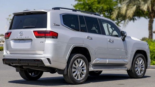 2023 Toyota Land Cruiser 3.5L VX 3.5-liter twin-turbo V6 Engine Silver Red SUV