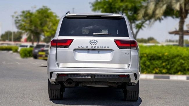 2023 Toyota Land Cruiser 3.5L VX 3.5-liter twin-turbo V6 Engine Silver Red SUV