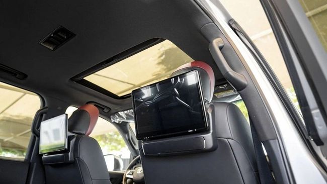 2023 Toyota Land Cruiser 3.5L VX 3.5-liter twin-turbo V6 Engine Silver Red SUV