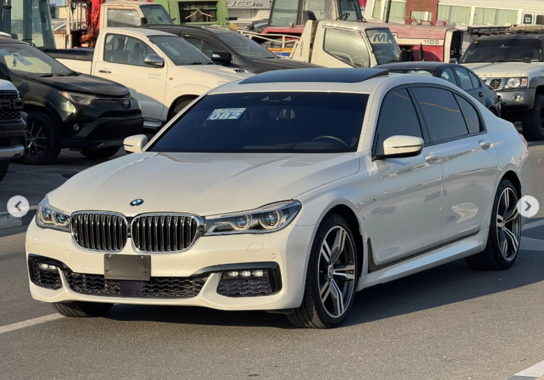 2017 BMW 750Li 4.4 Liters 8-cylinder Petrol Engine White Black Sedan Full Option Clean Title