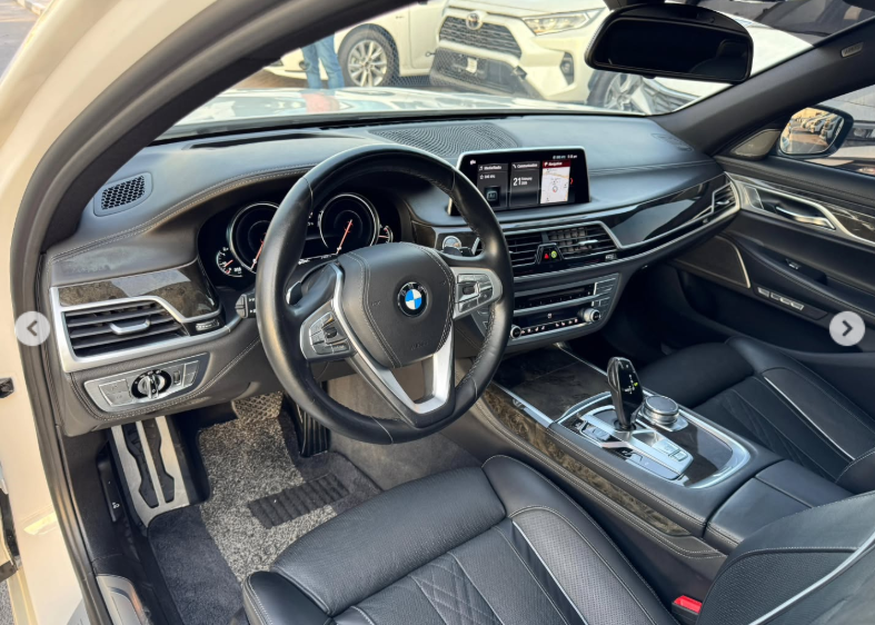 2017 BMW 750Li 4.4 Liters 8-cylinder Petrol Engine White Black Sedan Full Option Clean Title