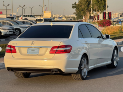 2011 Mercedes-Benz E550 AMG 5.5-liter V8 DOHC 32-valve White Black Luxury Sedan Clean Title