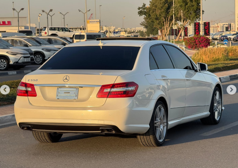 2011 Mercedes-Benz E550 AMG 5.5-liter V8 DOHC 32-valve White Black Luxury Sedan Clean Title