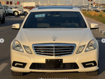 2011 Mercedes-Benz E550 AMG 5.5-liter V8 DOHC 32-valve White Black Luxury Sedan Clean Title