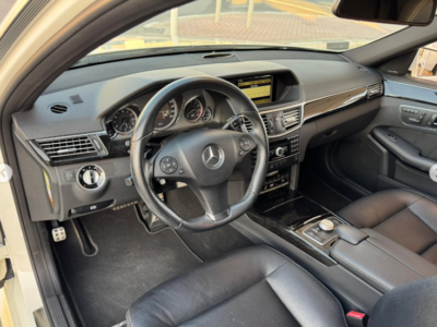 2011 Mercedes-Benz E550 AMG 5.5-liter V8 DOHC 32-valve White Black Luxury Sedan Clean Title