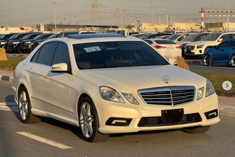 2011 Mercedes-Benz E550 AMG 5.5-liter V8 DOHC 32-valve White Black Luxury Sedan Clean Title