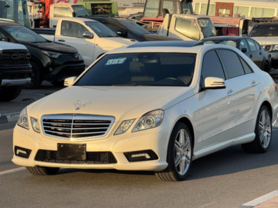 2011 Mercedes-Benz E550 AMG 5.5-liter V8 DOHC 32-valve White Black Luxury Sedan Clean Title