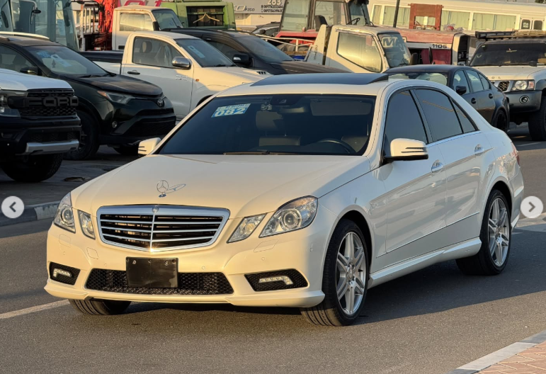 2011 Mercedes-Benz E550 AMG 5.5-liter V8 DOHC 32-valve White Black Luxury Sedan Clean Title