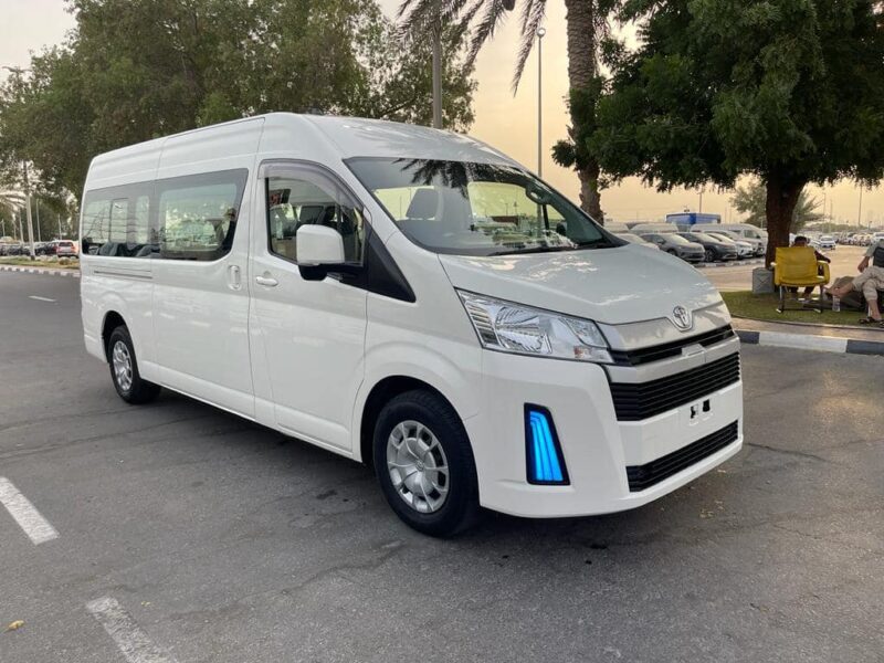 2019 Toyota HiAce 2.8 Litres 4-cylinder Turbo Diesel Engine White Grey Van Automatic