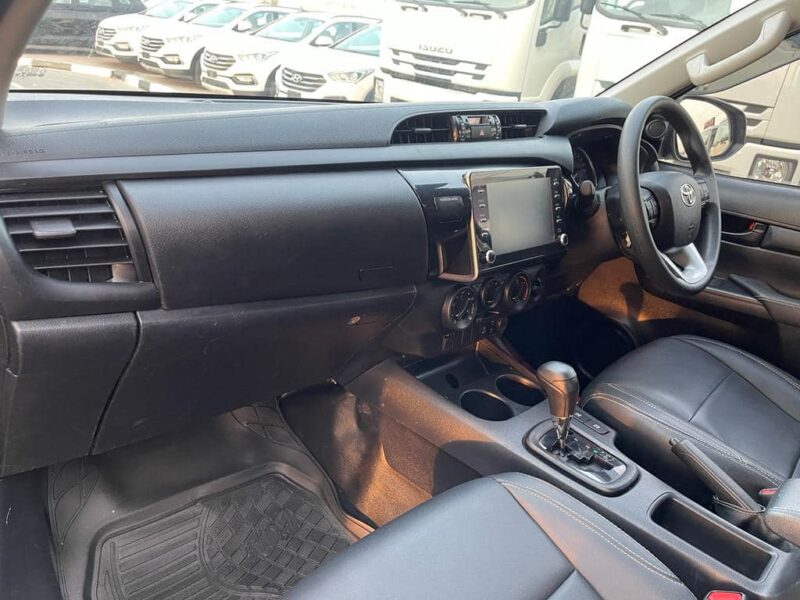 2020 Toyota Hilux SR5 Dual Cab 2.8 Litre 4 Cylinder Turbo Diesel Engine Bronze Black Pickup Truck