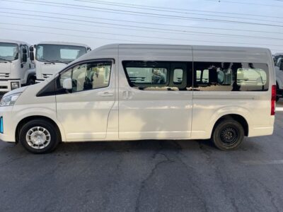 2019 Toyota HiAce 2.8 Litres 4-cylinder Turbo Diesel Engine White Grey Van Automatic