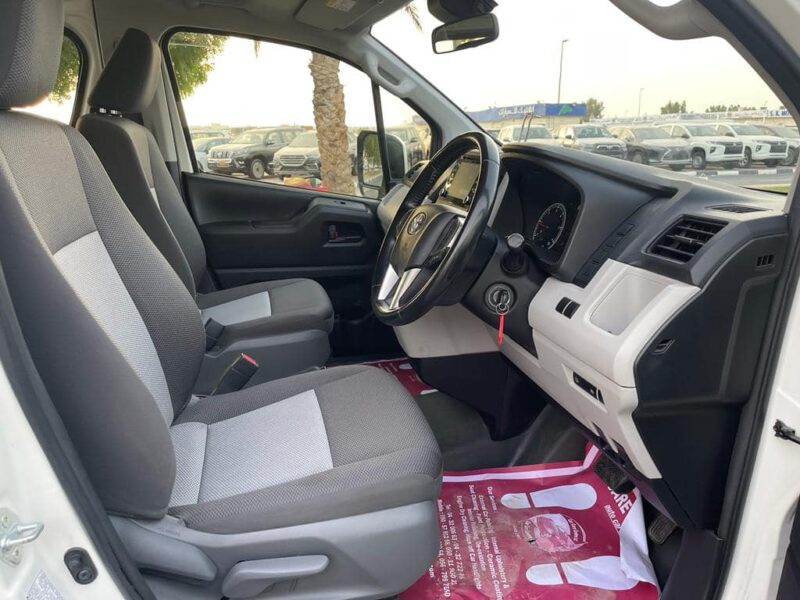 2019 Toyota HiAce 2.8 Litres 4-cylinder Turbo Diesel Engine White Grey Van Automatic