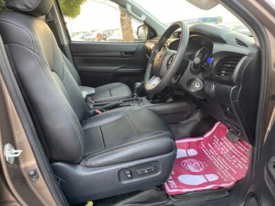 2020 Toyota Hilux SR5 Dual Cab 2.8 Litre 4 Cylinder Turbo Diesel Engine Bronze Black Pickup Truck