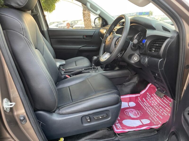 2020 Toyota Hilux SR5 Dual Cab 2.8 Litre 4 Cylinder Turbo Diesel Engine Bronze Black Pickup Truck