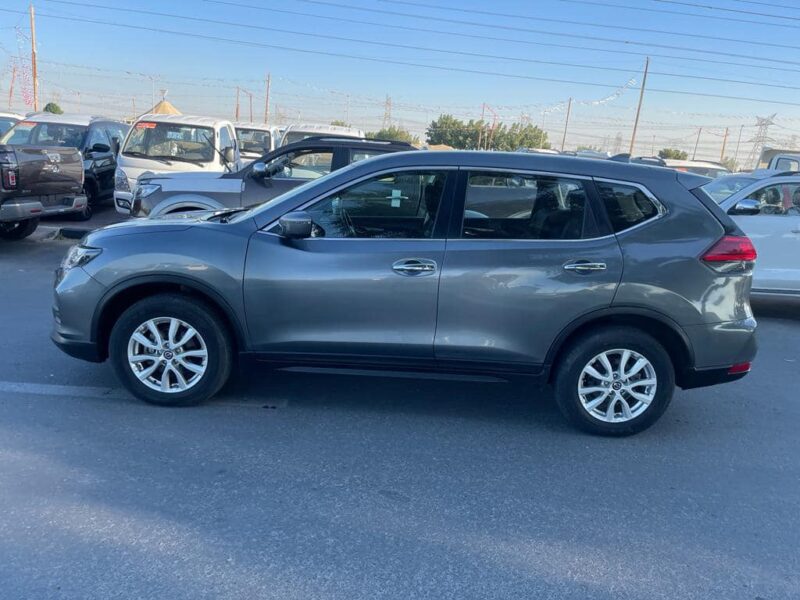 2018 Nissan X-Trail ST Automatic 2.5 Liters 4-cylinder Petrol Engine Grey Black SUV FWD